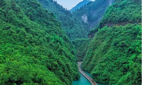 夏天最适合旅游的地方_夏天最适合旅游的地方有哪些